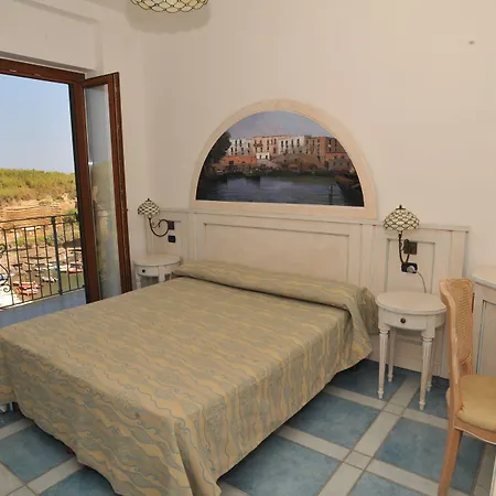 Isolabella Hotel 3*